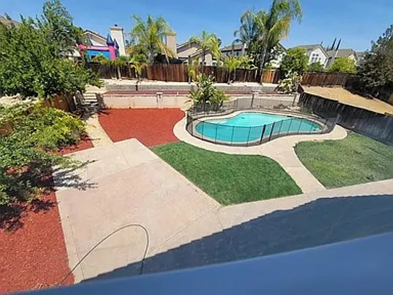 2377 Yorkshire Dr — Photo 19