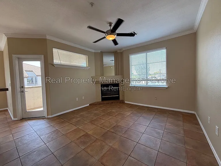 2992 N Miller Rd #217A — Photo 4