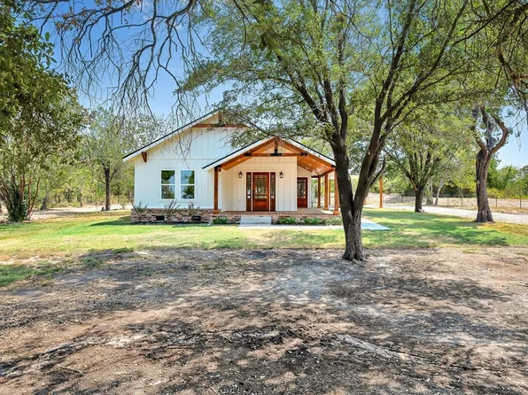 4724 Fort Graham Rd, West, TX 76691