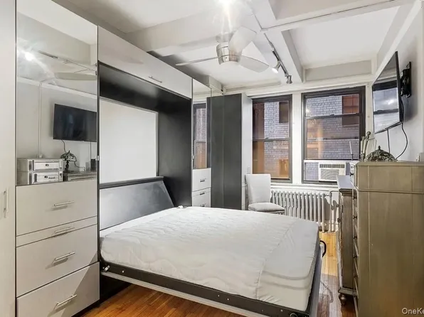 457 W 57th Street #308, New York (Manhattan), NY 10019