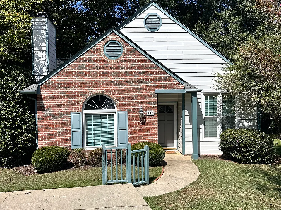 107 Ellsworth Pl