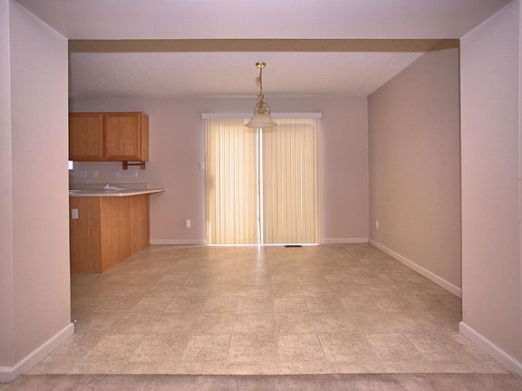 3rd image of 804 Cadbury Dr