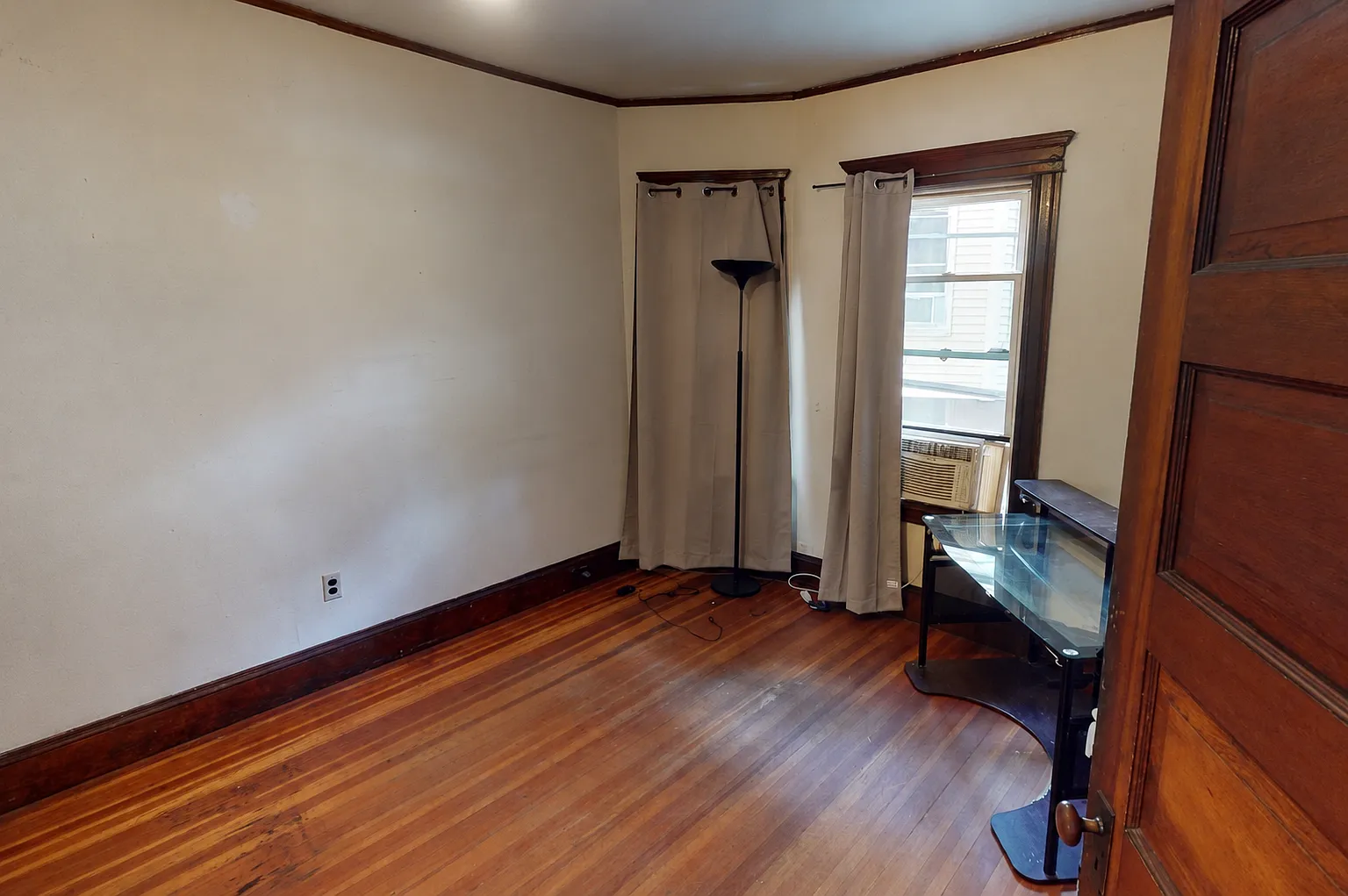 4 bed, $5,600 — Photo 2