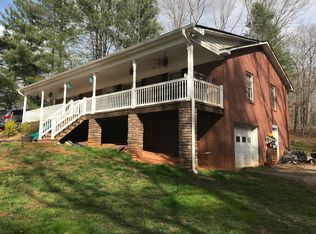 1996 Old Westfield Rd, Pilot Mountain, NC 27041