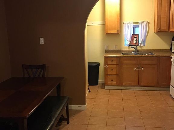 4th image of 184 N Autumn St