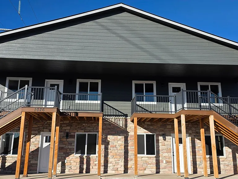1026 Center Dr — Photo 2