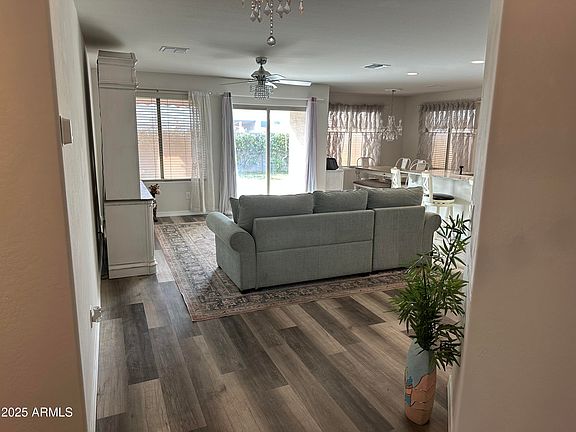 4th image of 805 W Raymond Street