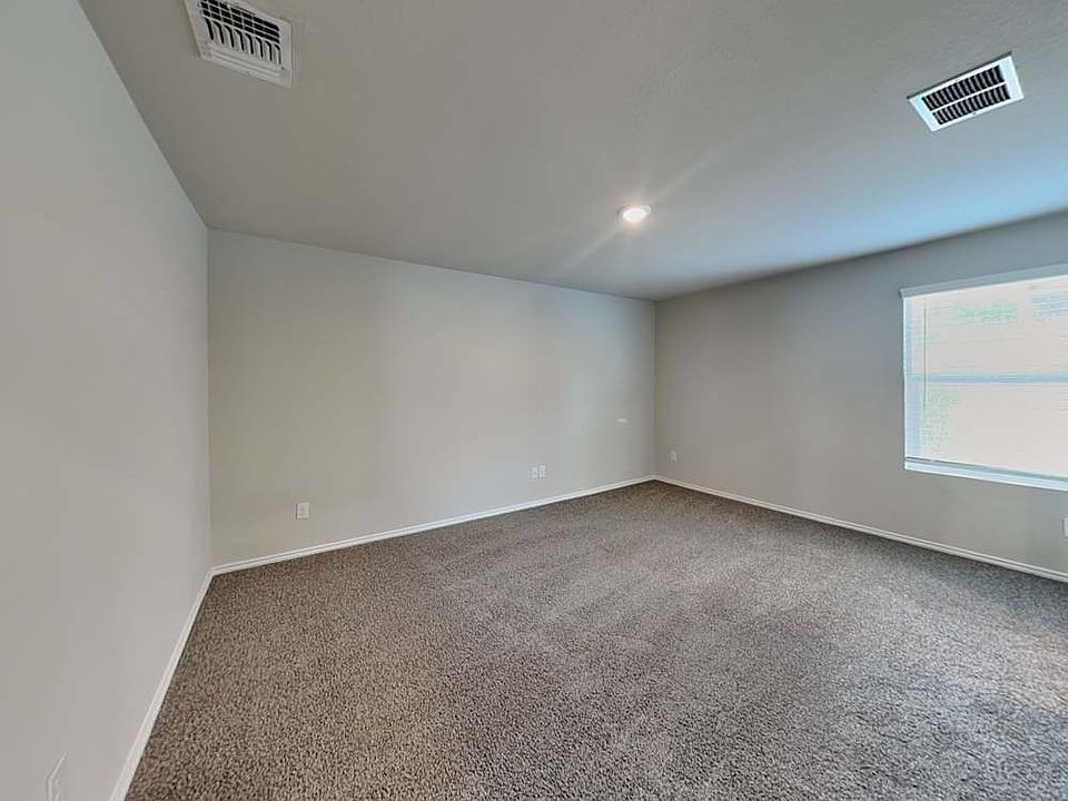 2nd image of 571 Leon Pl