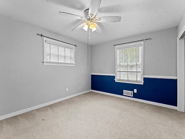 2220 Lauderdale Dr — Photo 29