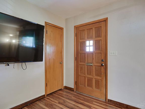 5th image of 402 N 1st St