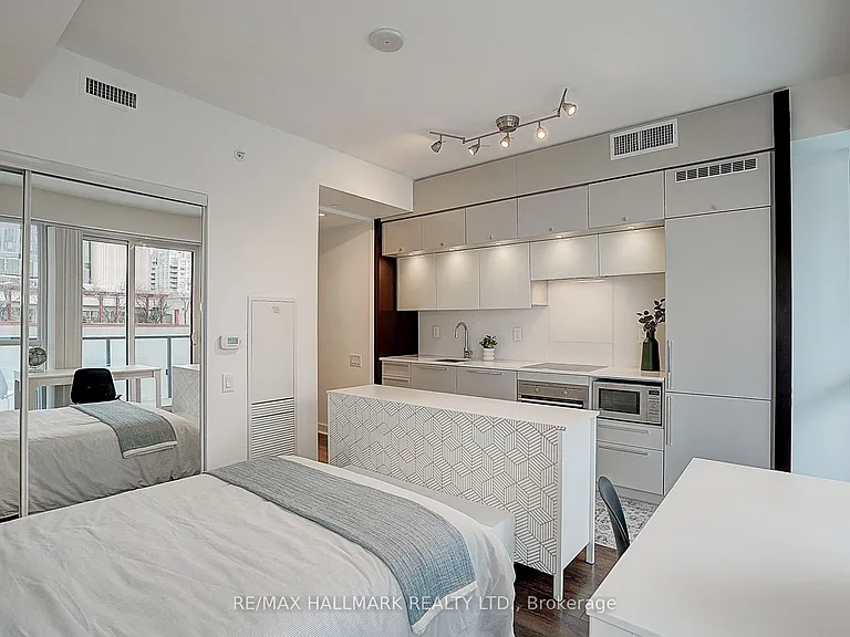 15 Grenville St #1406 — Photo 31