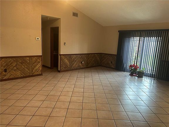 3rd image of 1609 Celtic Dr