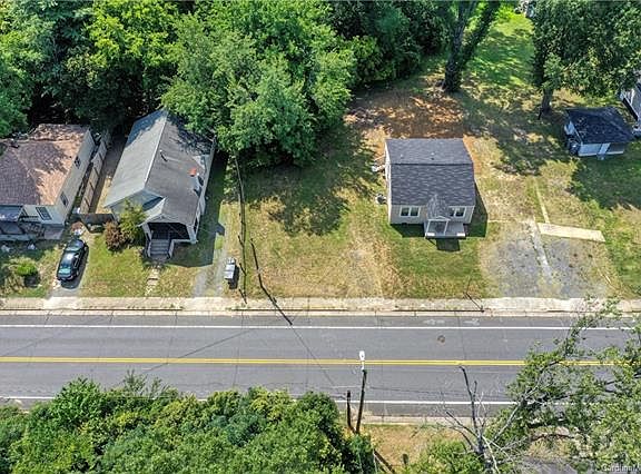 4th image of 1533 Hawthorne Ln