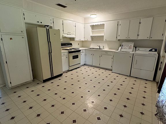 4th image of 4816 Sheryl St