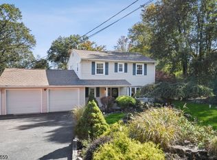 9 Nariticong Ave, Hopatcong, NJ 07843