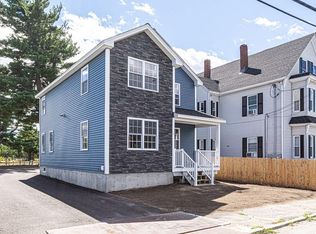 12 Manchester St, Lowell, MA 01852