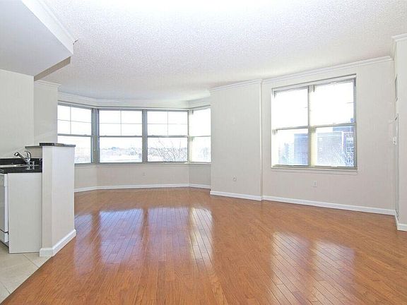 3rd image of 300 Mamaroneck Ave APT 637