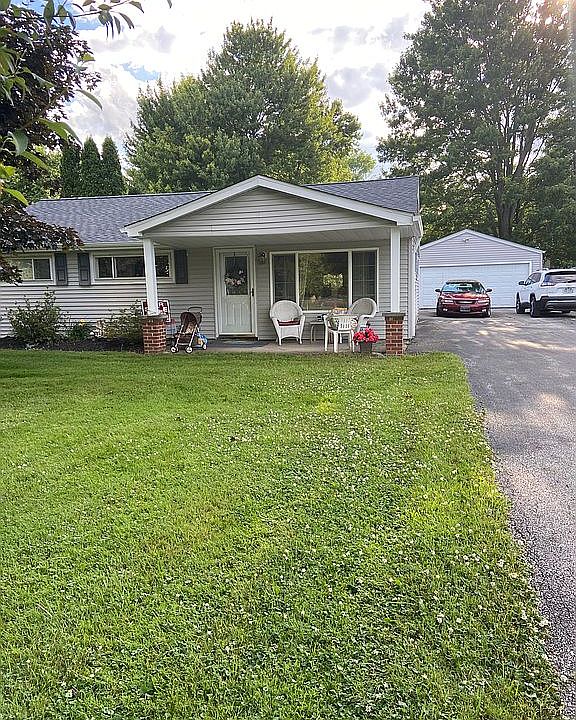 1st image of 9854 Oakwood Dr