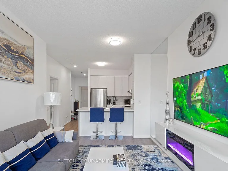 555 Yonge St #510 — Photo 32