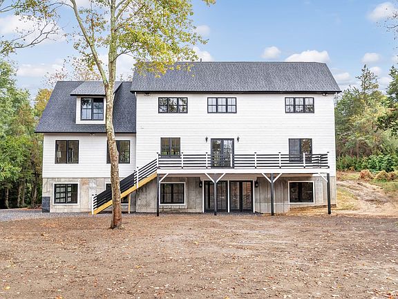 5th image of 475 West Ln