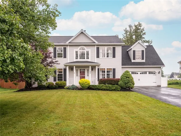 32 Larrigan Xing, Brockport, NY 14420