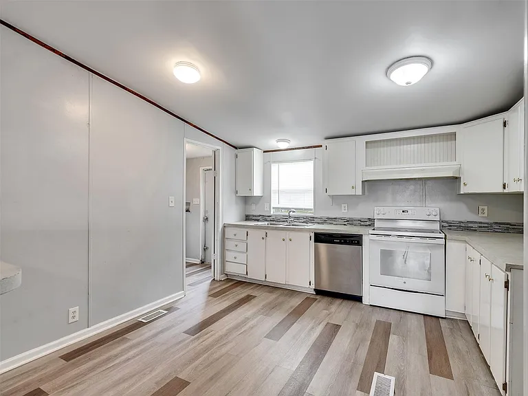 25779 Almarie Dr — Photo 8
