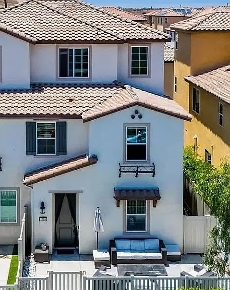1718 Santa Ivy Ave — Photo 1