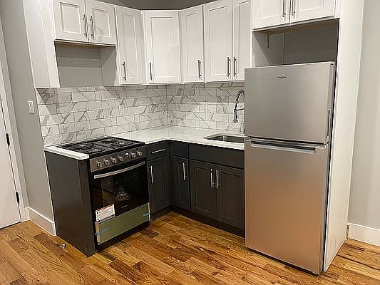 2nd image of 1048 Morris Ave #1B