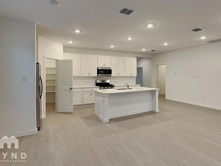 1746 Milton Dr — Photo 5