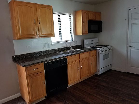 4th image of 1437 Silver Lake Dr