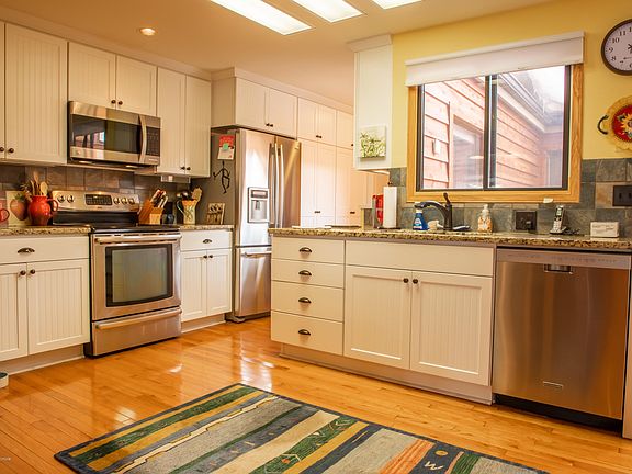 2nd image of 430 E Sagebrush Dr #3