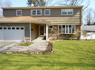 84 Brook Run Ln, Stamford, CT 06905