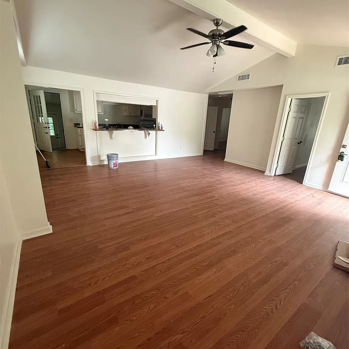 3 bed, 1.0 bath, 1000 sqft, $1,200 — Photo 3
