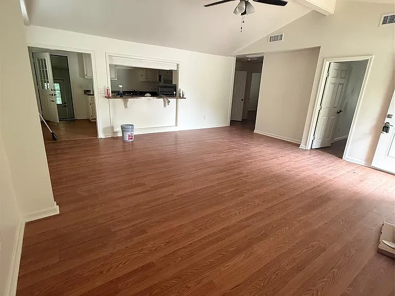 1315 Sycamore Ave — Photo 3