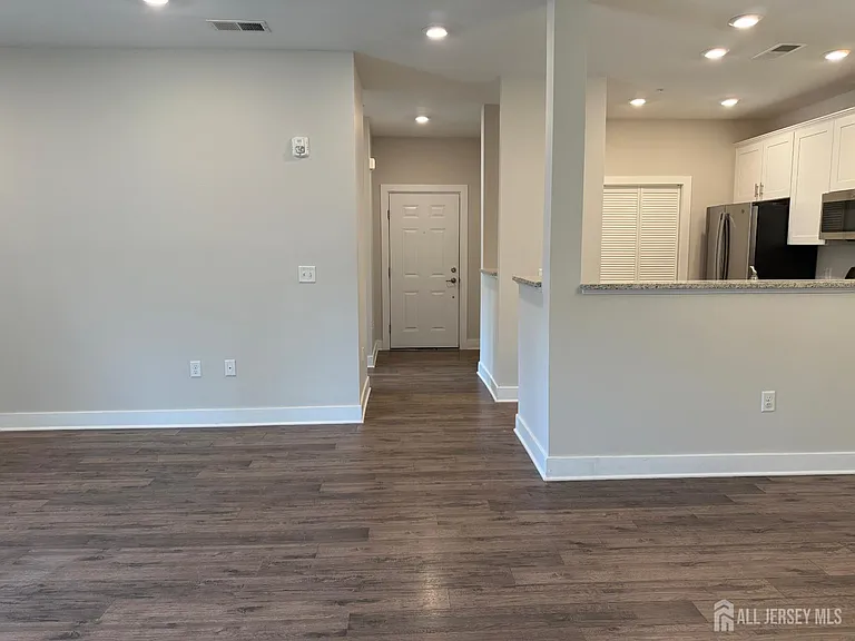 816 Stiller Ln #816 — Photo 4
