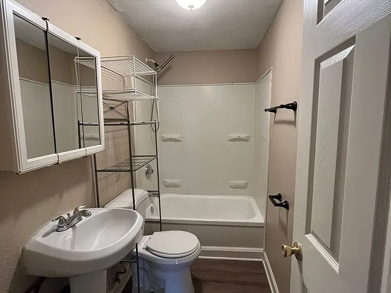4604 Illinois Ave #B — Photo 7