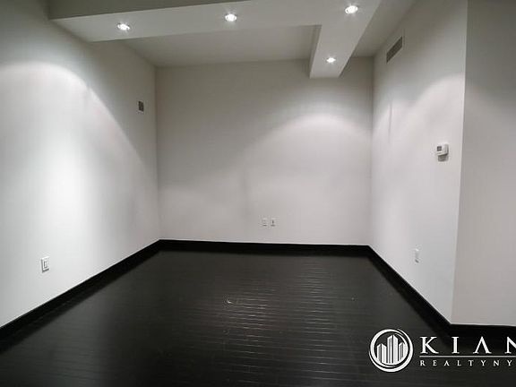 5th image of 18-20 Pine St #1216