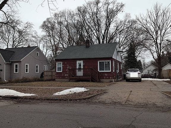 2nd image of 2046 Philo Ave