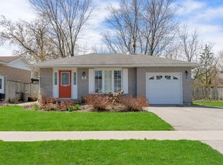 18 West St, Georgina, ON L0E 1R0