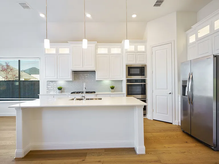 7470 Sanctuary Dr — Photo 12