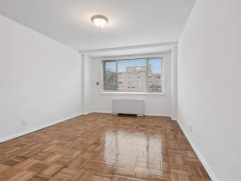 Quebec House Apartments — Photo 17