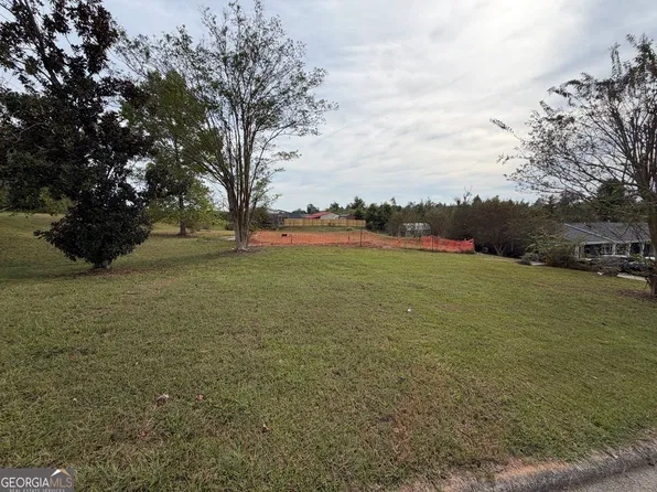 2 Colonial Dr, Newnan, GA 30263