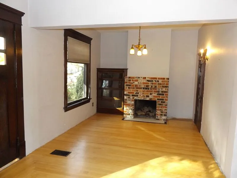 2 bed, 1.0 bath, 1392 sqft, $2,301 — Photo 3