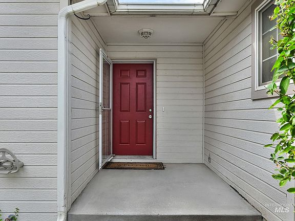 3rd image of 510 Kyle St