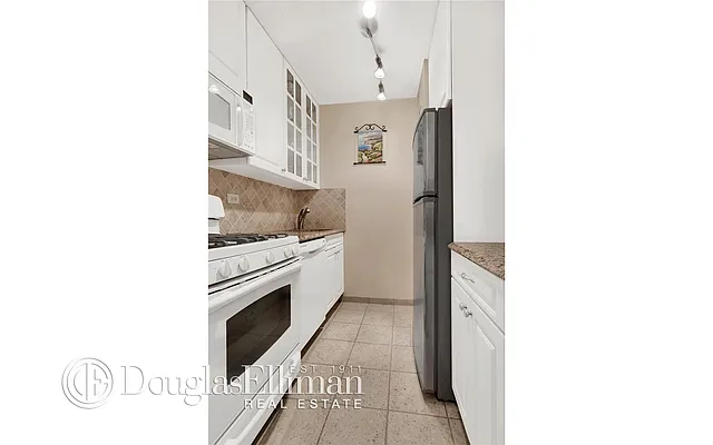 Sold by Douglas Elliman | media 18