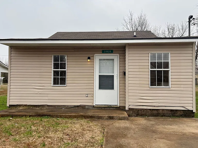 2102B Clark St — Photo 1