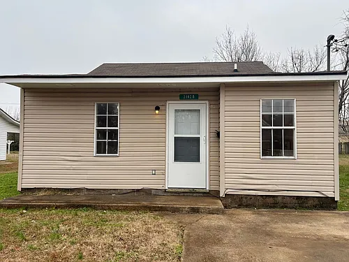 2102B Clark St Photo 1