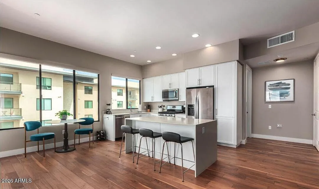 2 bed, 2.5 bath, 1623 sqft, $2,600 — Photo 3