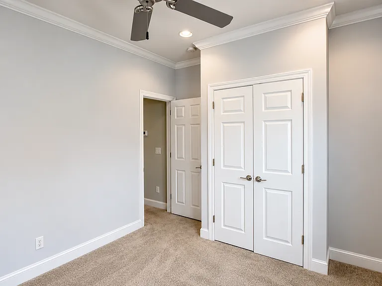241 Inverrary Dr — Photo 4