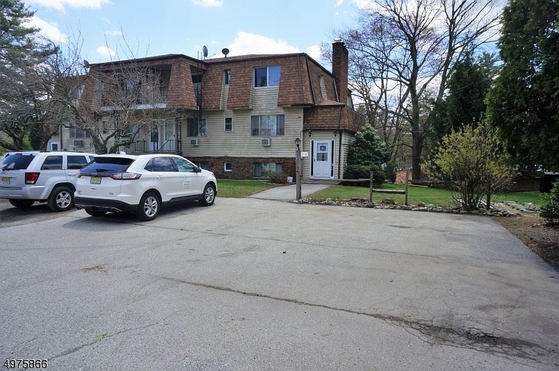 1st image of 218 Lake Dr
